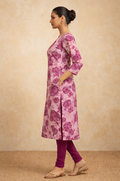 SALVIKA Women Pink & Magenta Floral Printed Straight Kurta