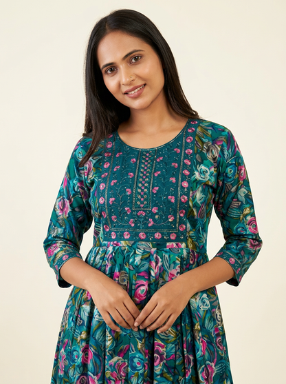 SAVIKA Women Floral Printed Anarkali Kurta Set with Trousers & Dupatta