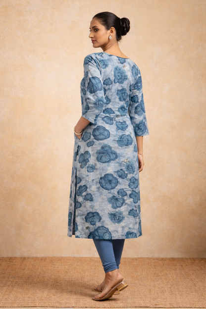 AVIRA Women Blue & Grey Floral Printed Straight Kurta