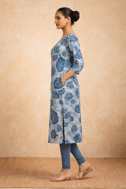AVIRA Women Blue & Grey Floral Printed Straight Kurta