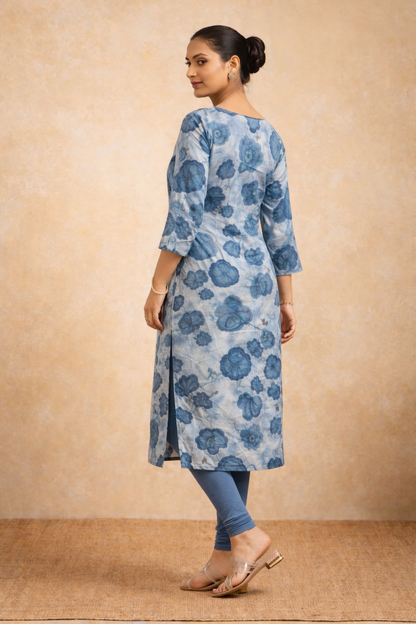 AVIRA Women Blue & Grey Floral Printed Straight Kurta